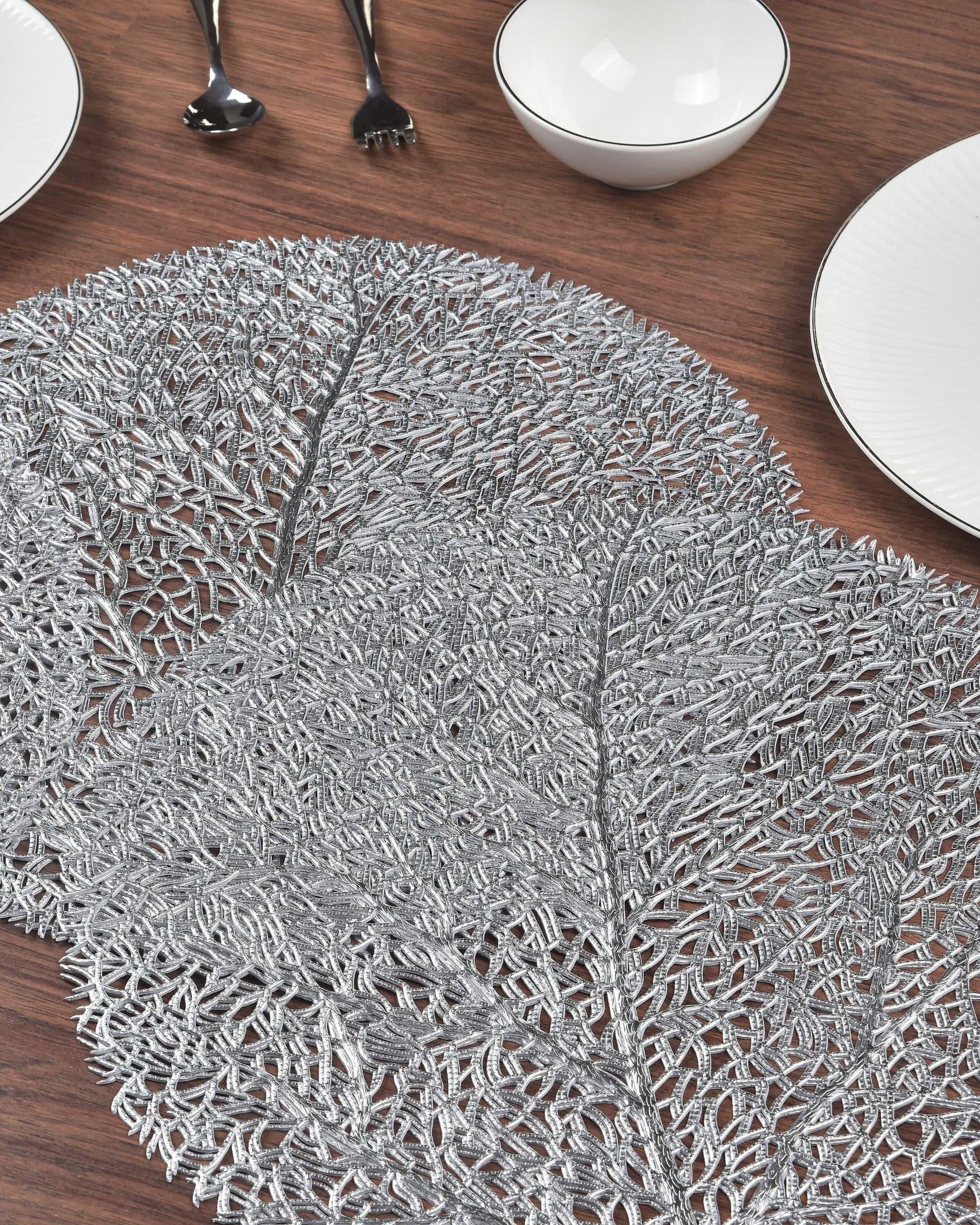 Premsons® Round Table Mat – Elegant Tree Metallic Placemat | Washable, Wipeable, Non-Slip & Heat-Resistant | Stylish Table Mat for Dining, Kitchen, Wedding & Party Décor – Silver