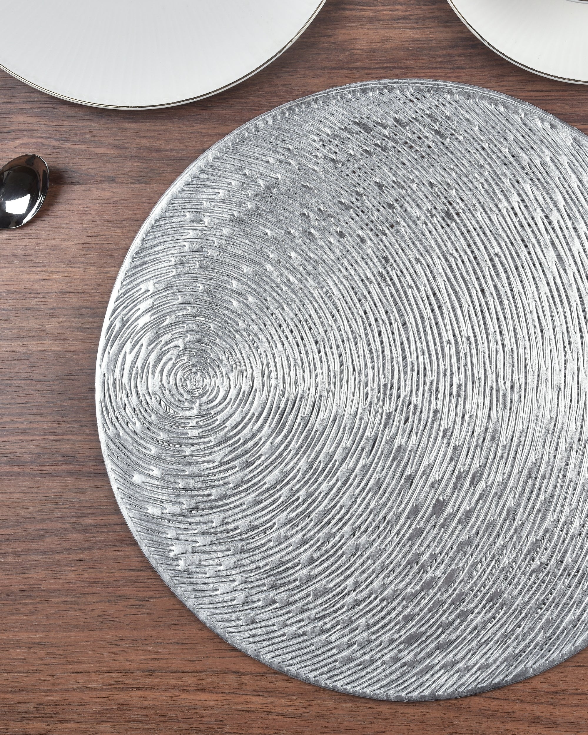Premsons® Round Table Mat – Elegant Swirl Metallic Placemat | Washable, Wipeable, Non-Slip & Heat-Resistant | Stylish Table Mat for Dining, Kitchen, Wedding & Party Décor – Silver