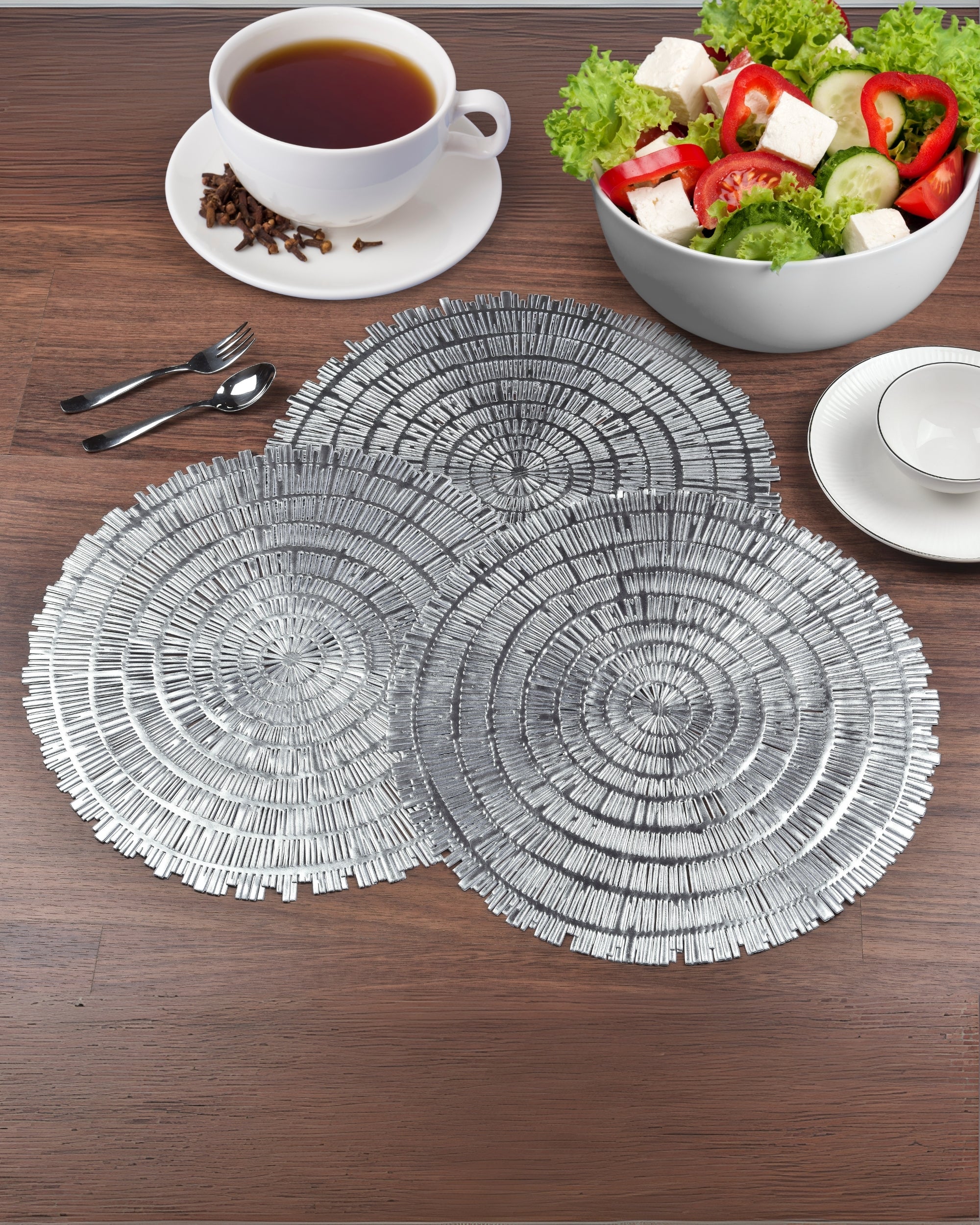 Premsons® Round Table Mat – Elegant Woven Metallic Placemat | Washable, Wipeable, Non-Slip & Heat-Resistant | Stylish Table Mat for Dining, Kitchen, Wedding & Party Décor – Silver