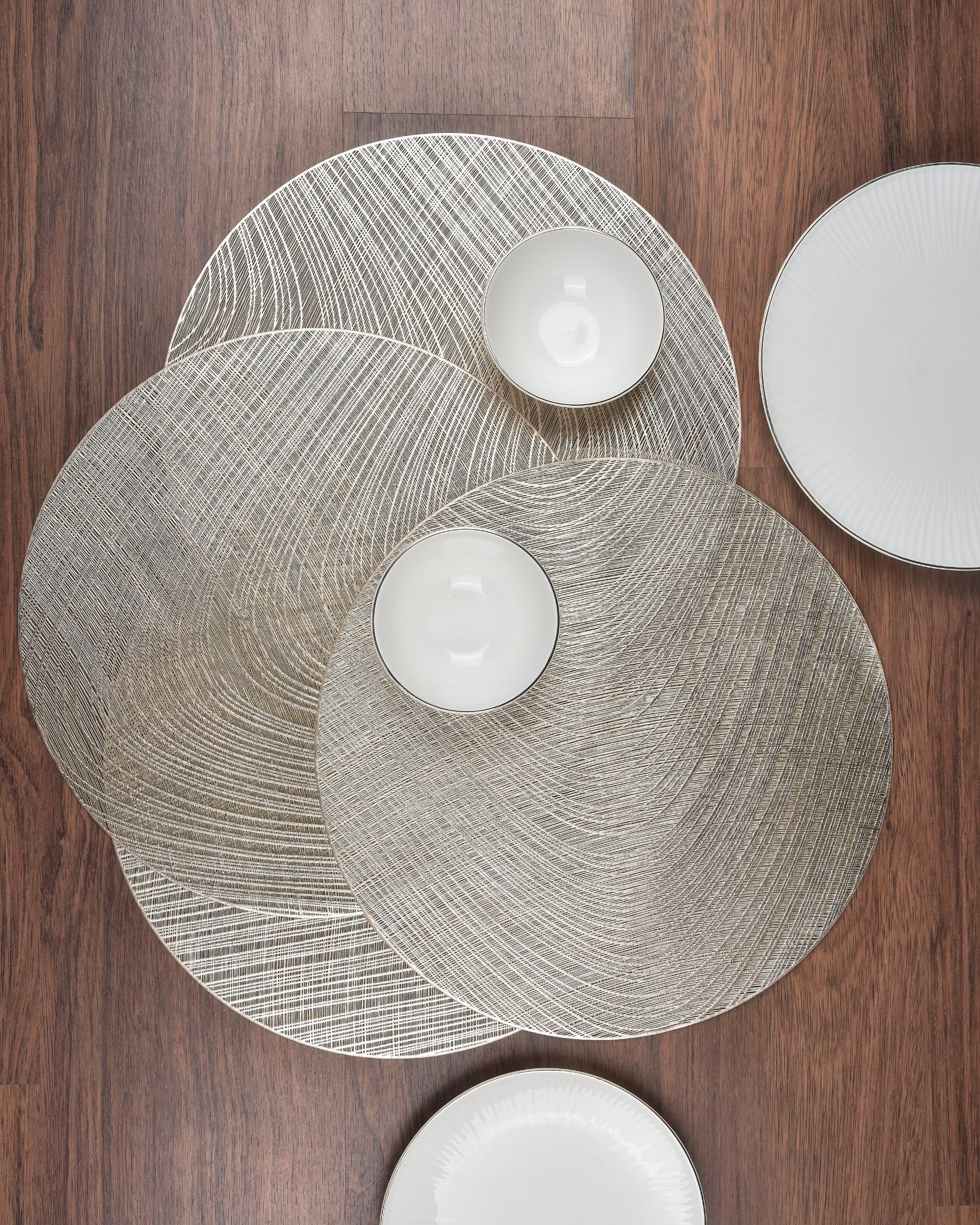 Premsons® Round Table Mat – Elegant Swirl Metallic Placemat | Washable, Wipeable, Non-Slip & Heat-Resistant | Stylish Table Mat for Dining, Kitchen, Wedding & Party Décor – Golden Beige