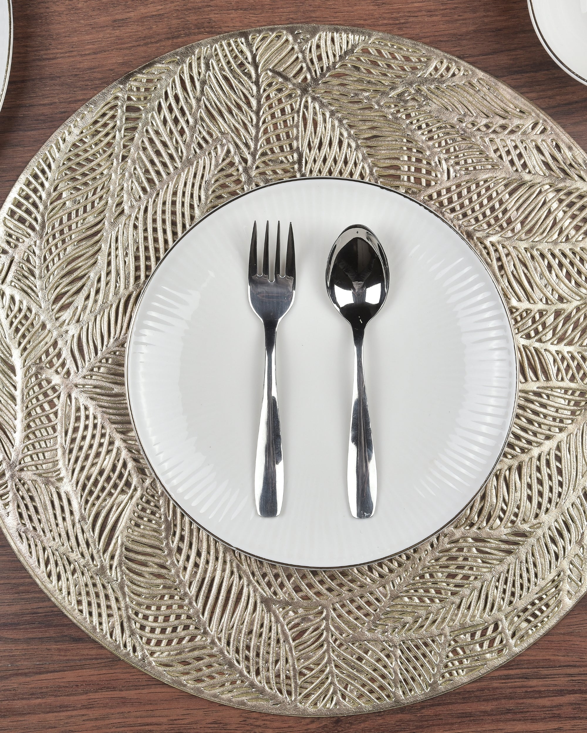 Premsons® Round Table Mat – Elegant Metallic Leaf Placemat | Washable, Wipeable, Non-Slip & Heat-Resistant | Dining Table Mat for Kitchen, Wedding & Party Décor – Gold
