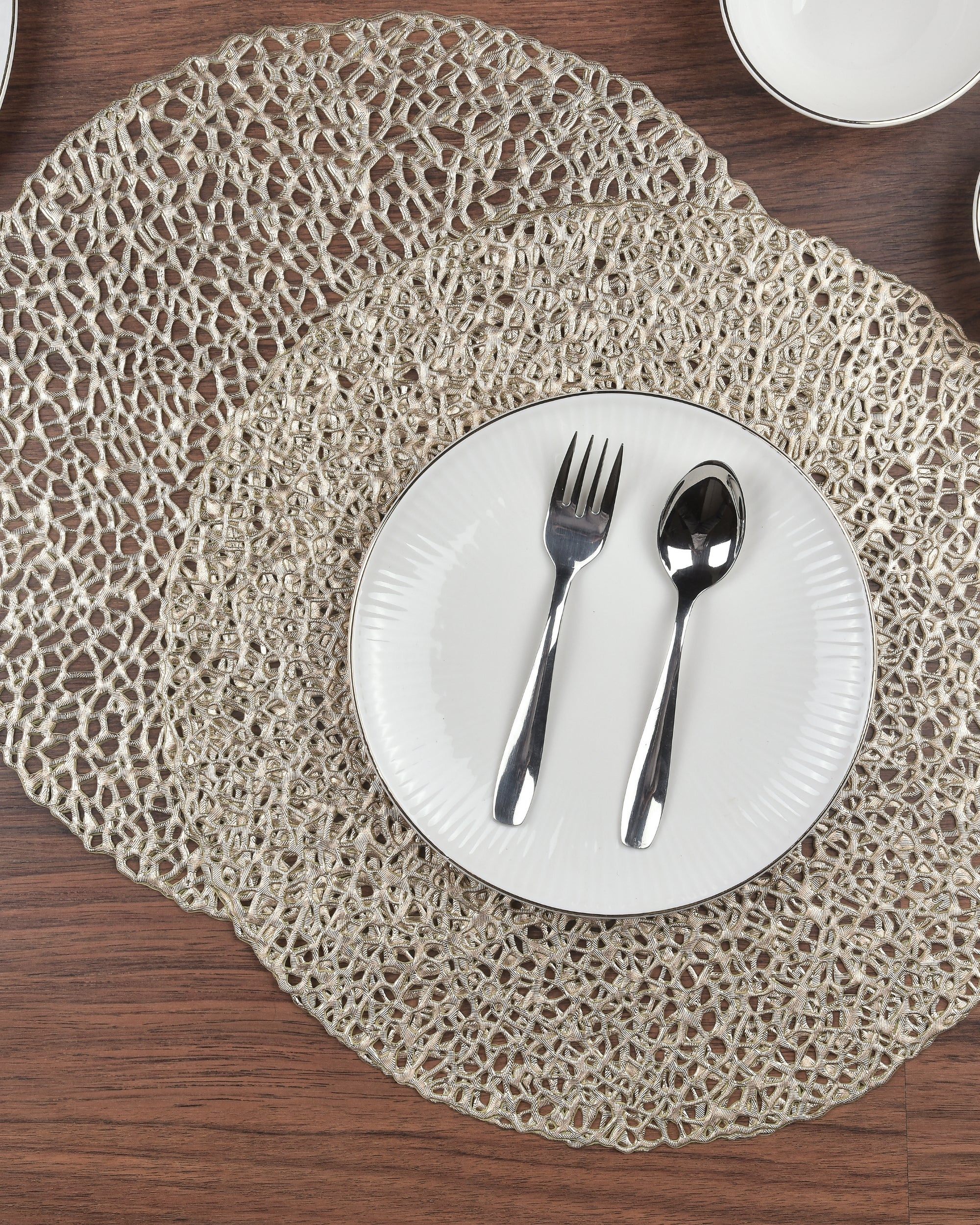 Premsons® Round Table Mat – Elegant Metallic Mesh Placemat | Washable, Wipeable, Non-Slip & Heat-Resistant | Dining Table Mat for Kitchen, Wedding & Party Décor – Gold