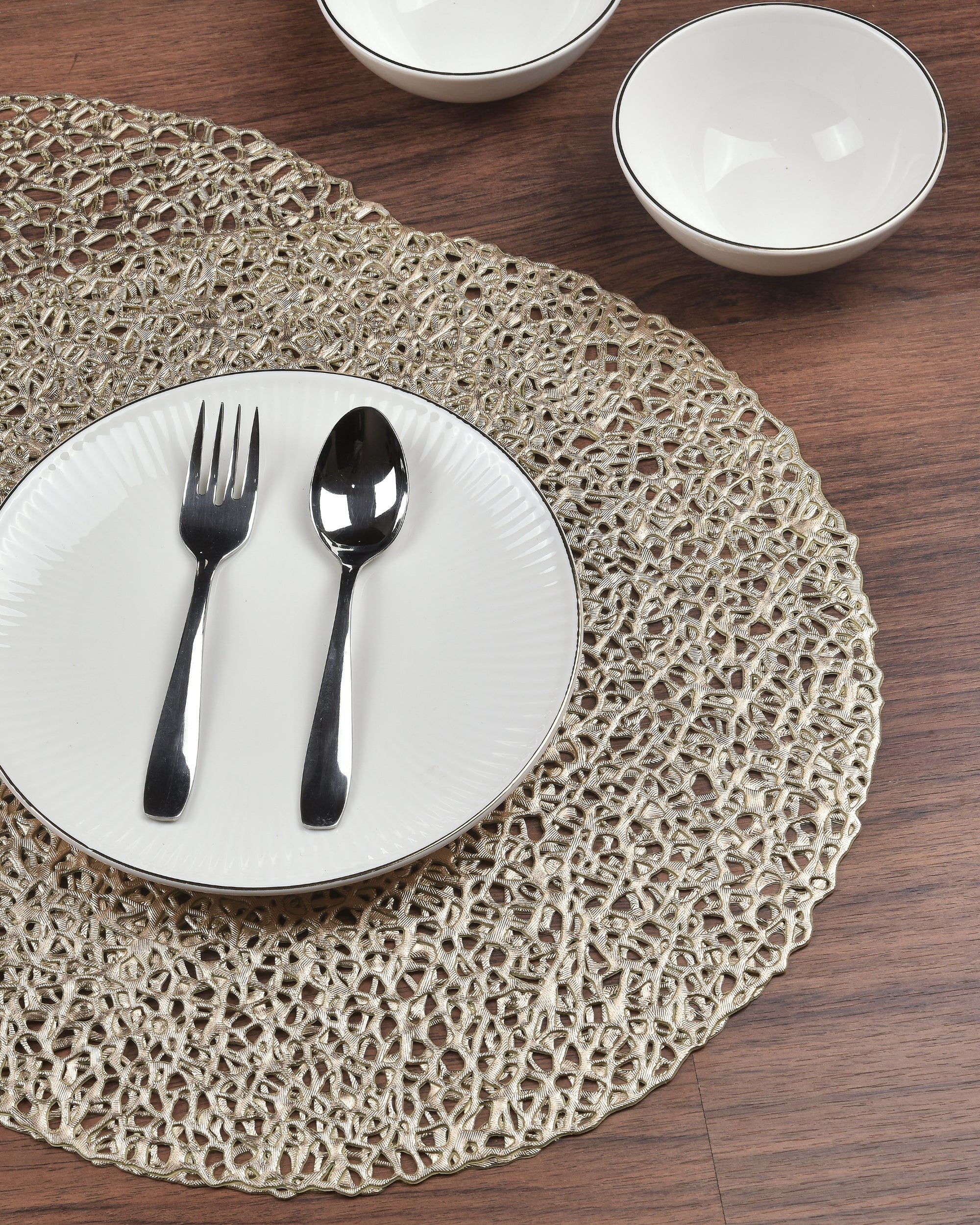 Premsons® Round Table Mat – Elegant Metallic Mesh Placemat | Washable, Wipeable, Non-Slip & Heat-Resistant | Dining Table Mat for Kitchen, Wedding & Party Décor – Gold