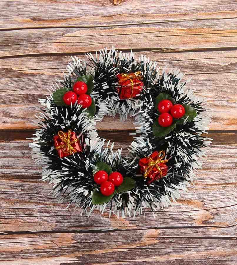 Premsons® Mini Christmas Wreath – Small Hanging Festive Ornament
