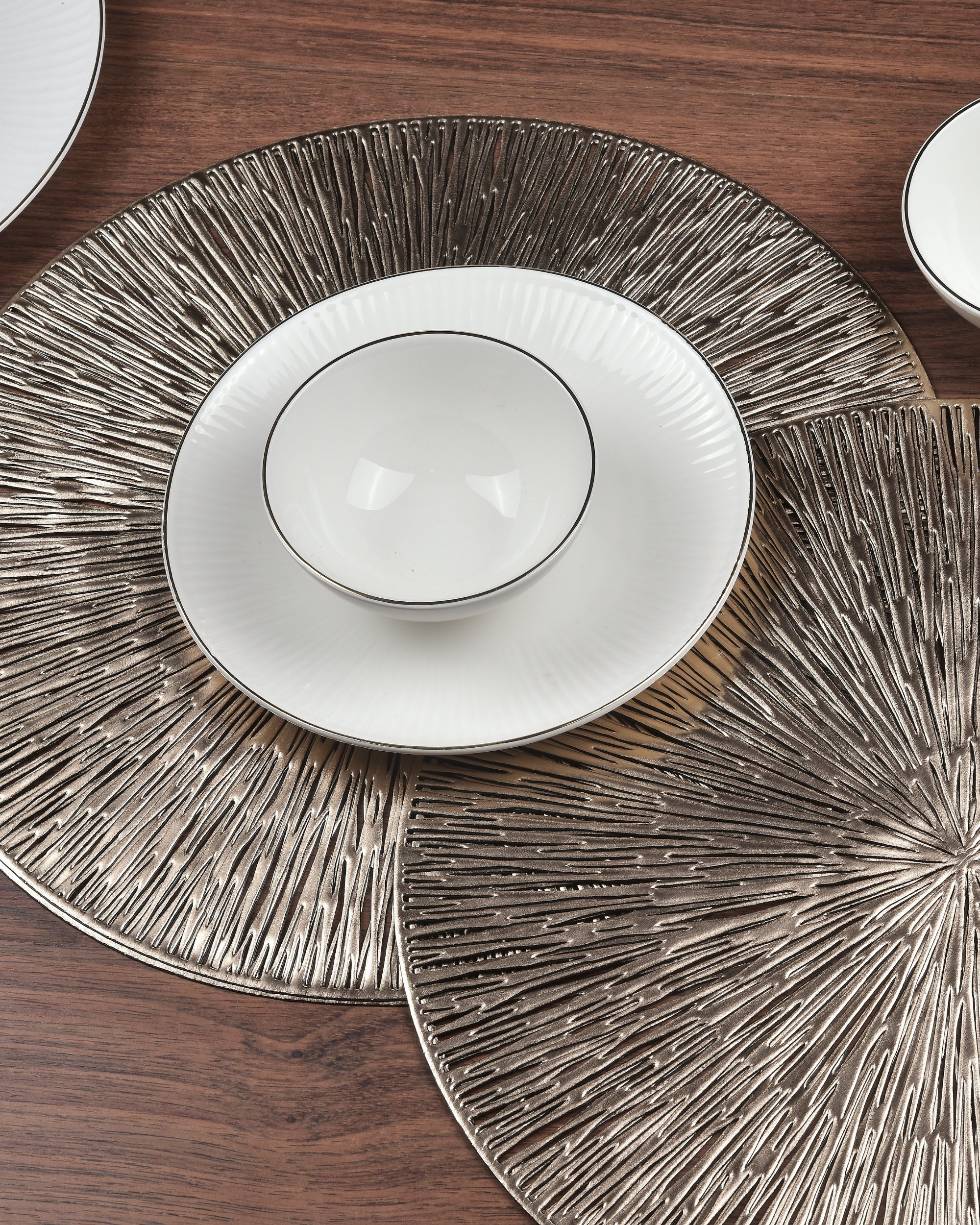 Premsons® Round Table Mat – Radiant Burst Metallic Placemat | Washable, Wipeable, Non-Slip & Heat-Resistant | Designer Table Mat for Dining, Kitchen, Wedding & Party Décor – Bronze