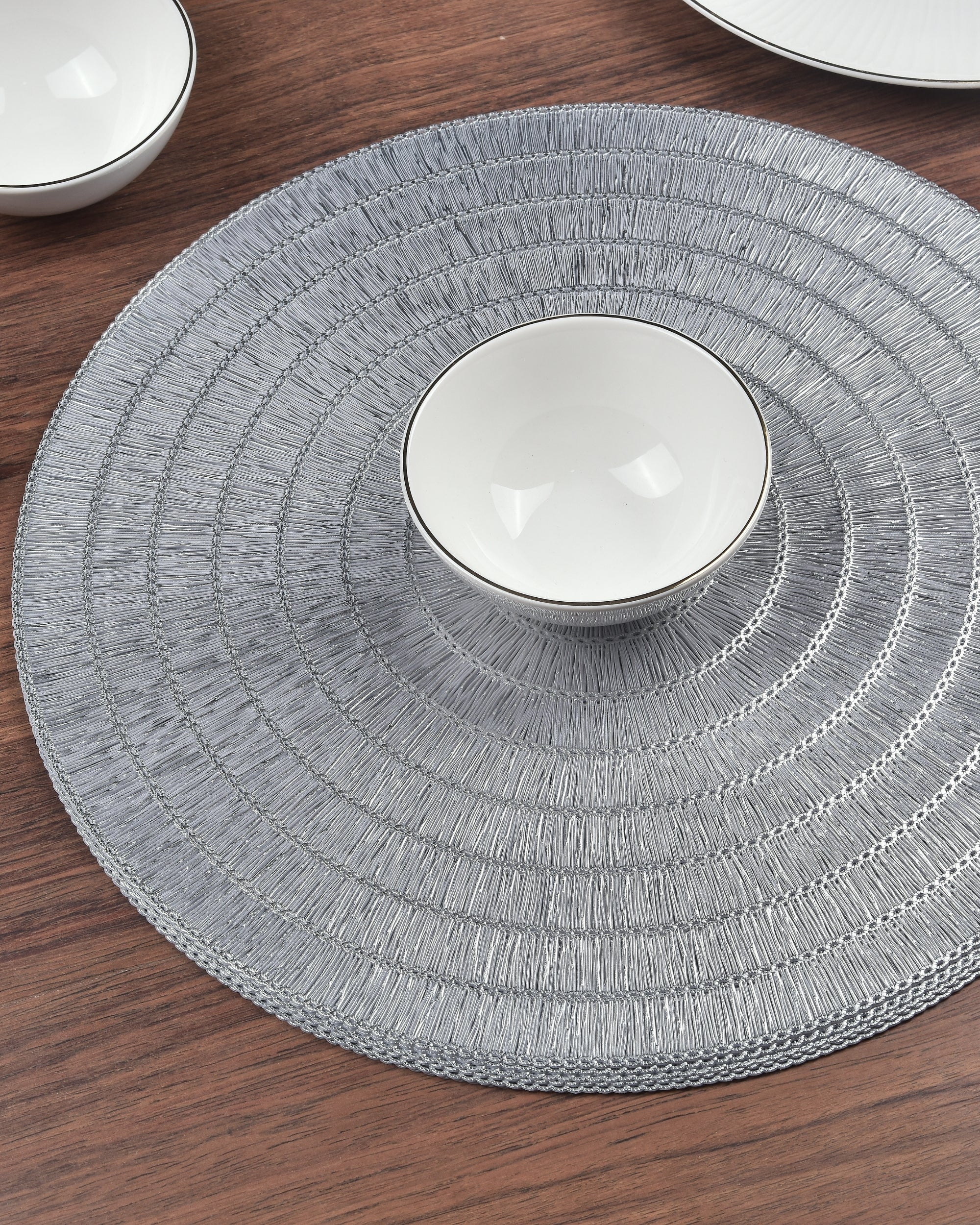 Premsons® Round Table Mat – Textured Loop Metallic Placemat | Washable, Wipeable, Non-Slip & Heat-Resistant | Decorative Table Mat for Dining, Kitchen, Wedding & Party Décor – Silver