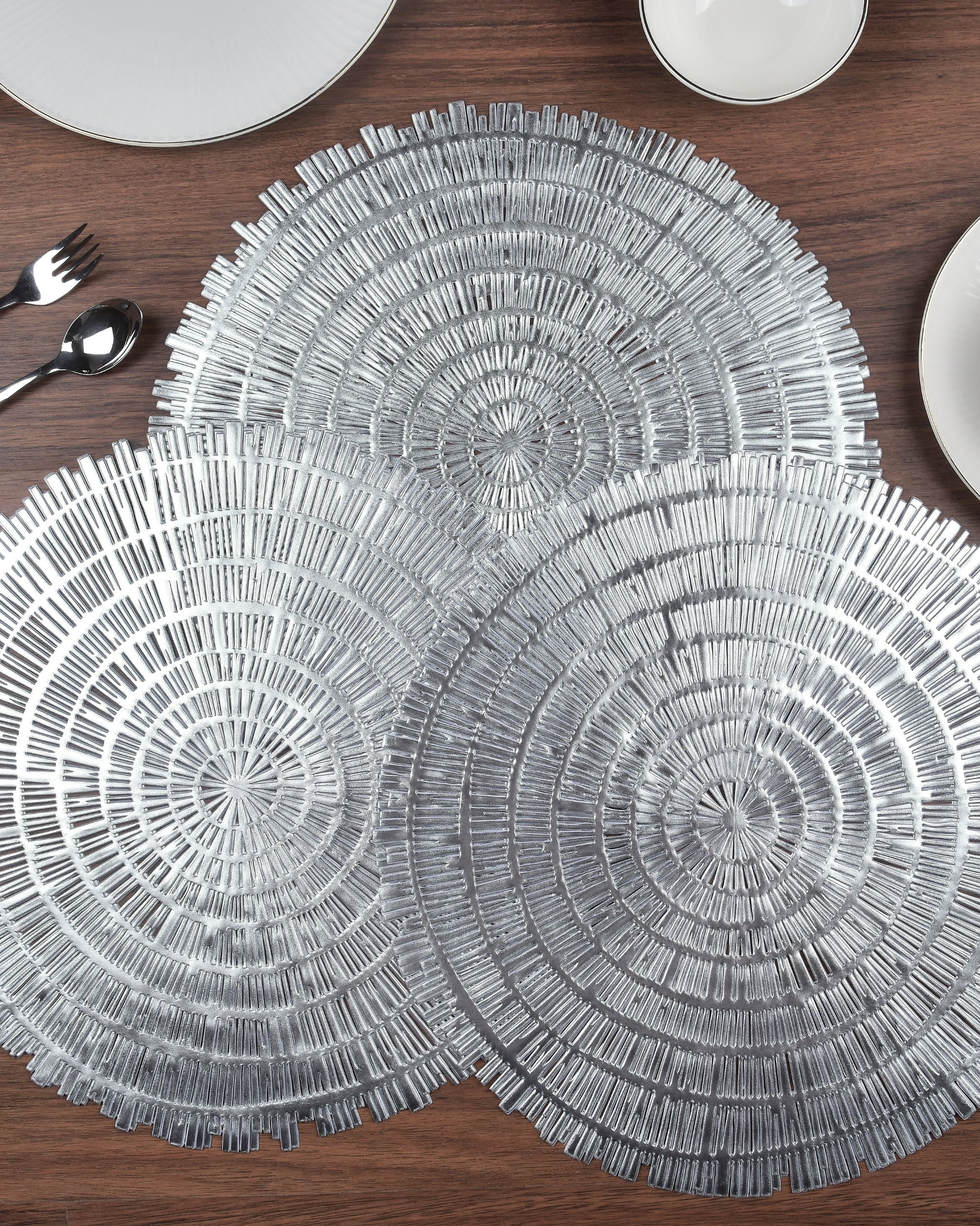 Premsons® Round Table Mat – Elegant Woven Metallic Placemat | Washable, Wipeable, Non-Slip & Heat-Resistant | Stylish Table Mat for Dining, Kitchen, Wedding & Party Décor – Silver