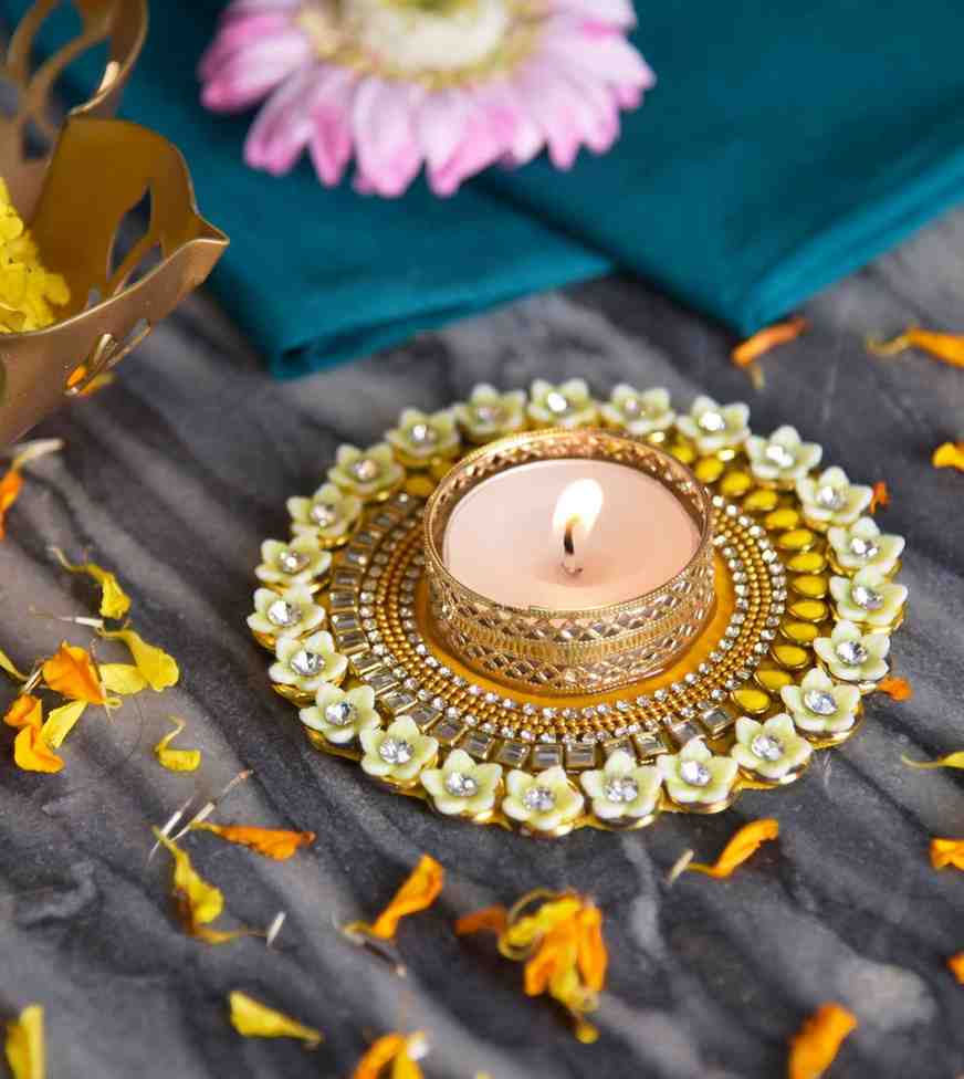 Premsons® Gold Floral Lattice Diya Plate – Luxurious Tealight Holder for Temple Corners