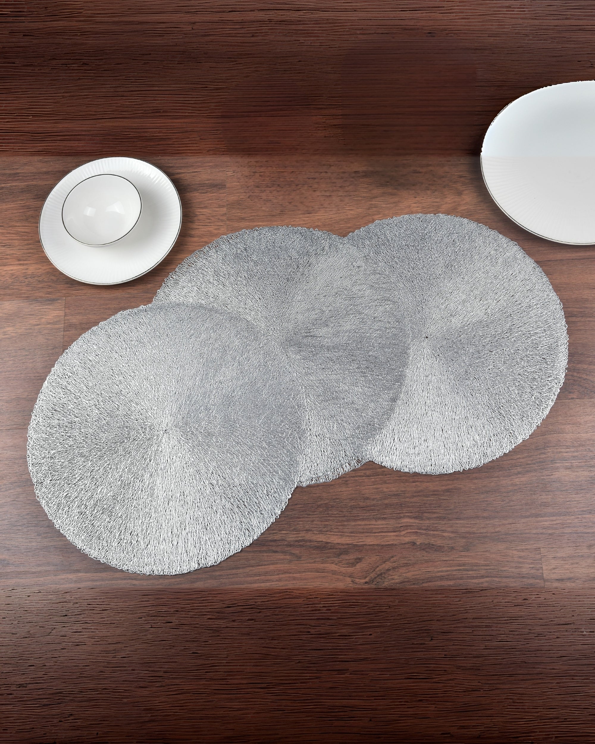 Premsons® Round Table Mat – Elegant Swirl Metallic Placemat | Washable, Wipeable, Non-Slip & Heat-Resistant | Stylish Table Mat for Dining, Kitchen, Wedding & Party Décor – Silver