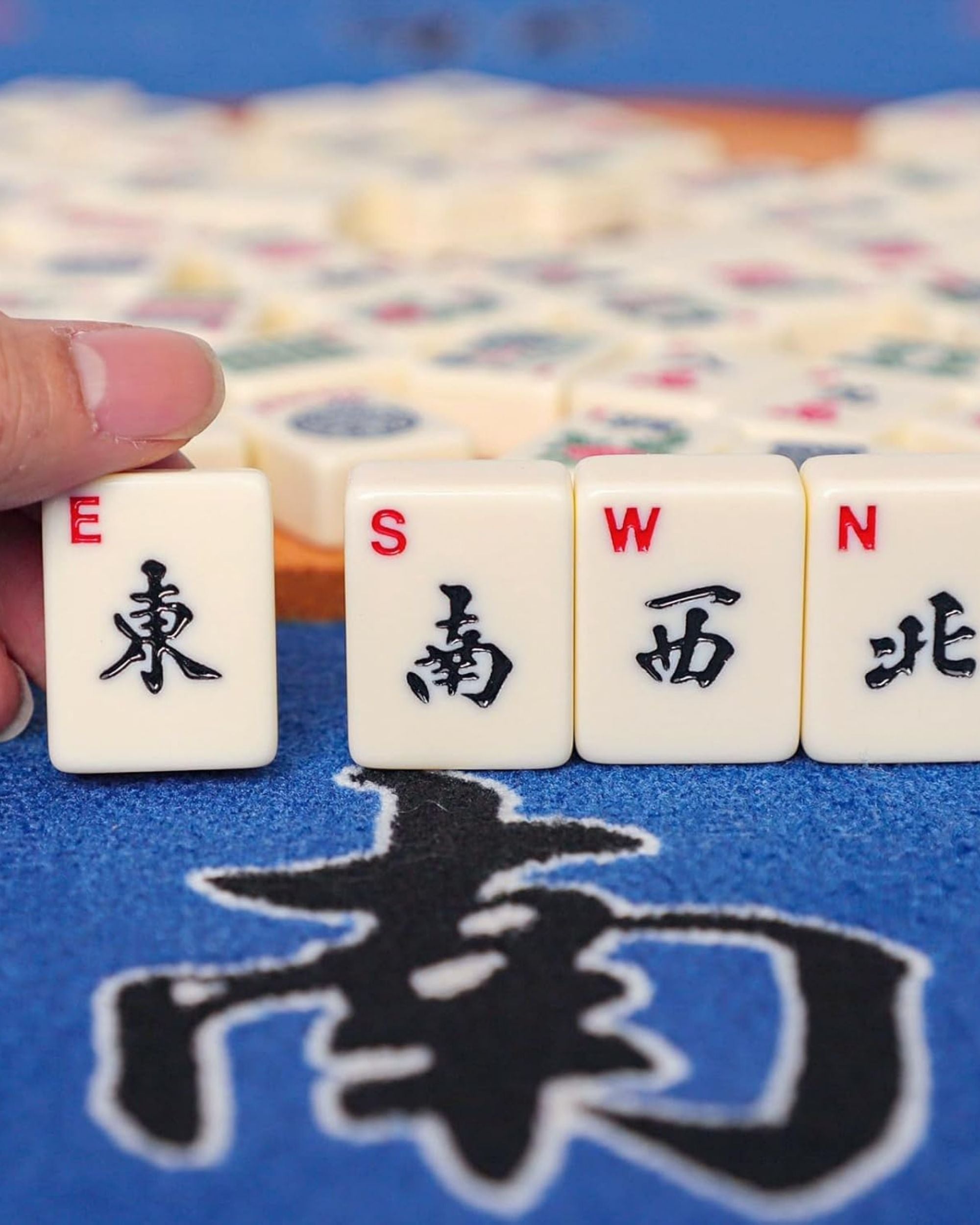 Premsons® American Mahjong Set with Red Mat & Carry Bag  – Full Game Kit with Tiles, Racks, Pushers, Dice & Beginner Instruction Guide – White