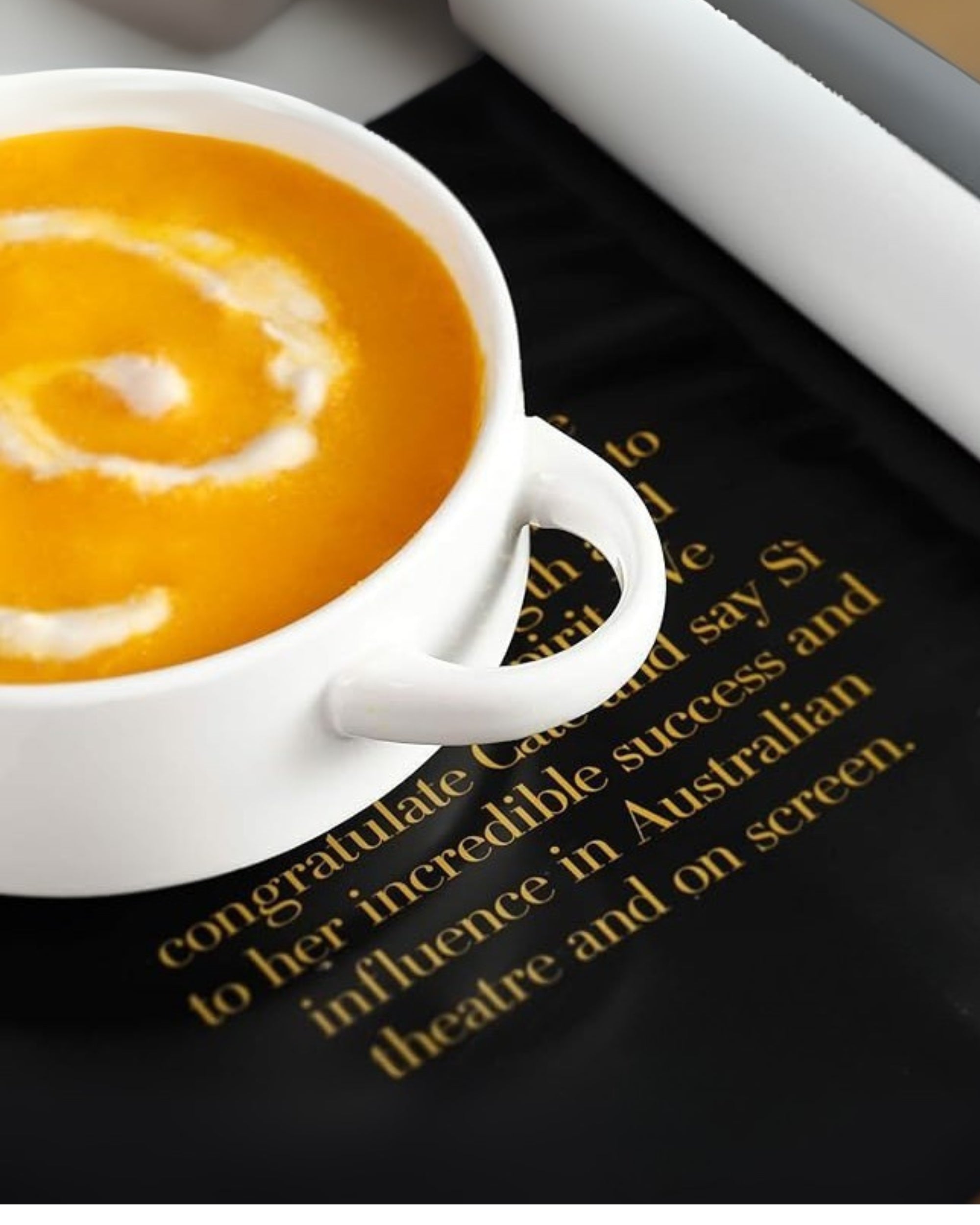 Enjoy every spoonful of your favorite soups with Premsons® White Porcelain Soup Bowls. Crafted from high-quality porcelain, these elegant and durable 250ml bowls are perfect for daily dining and special occasions alike.