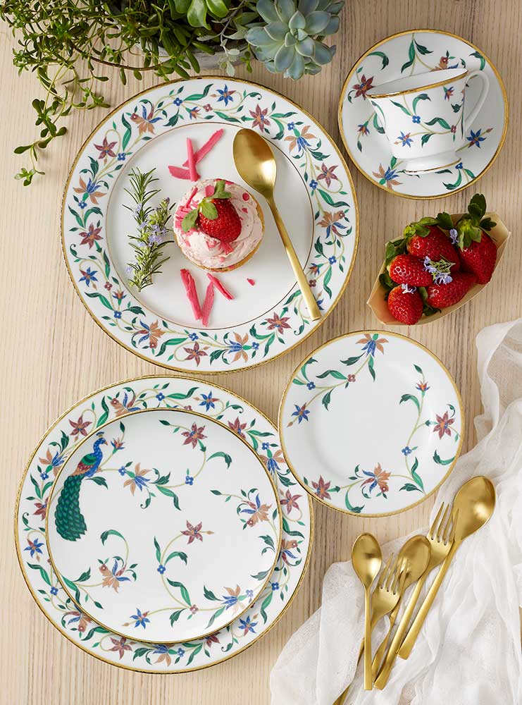 Bountiful Garden Porcelain Dinnerware Set – 21-Piece Formal Dinner Set with Peacock Accents & Gold Lining for 6