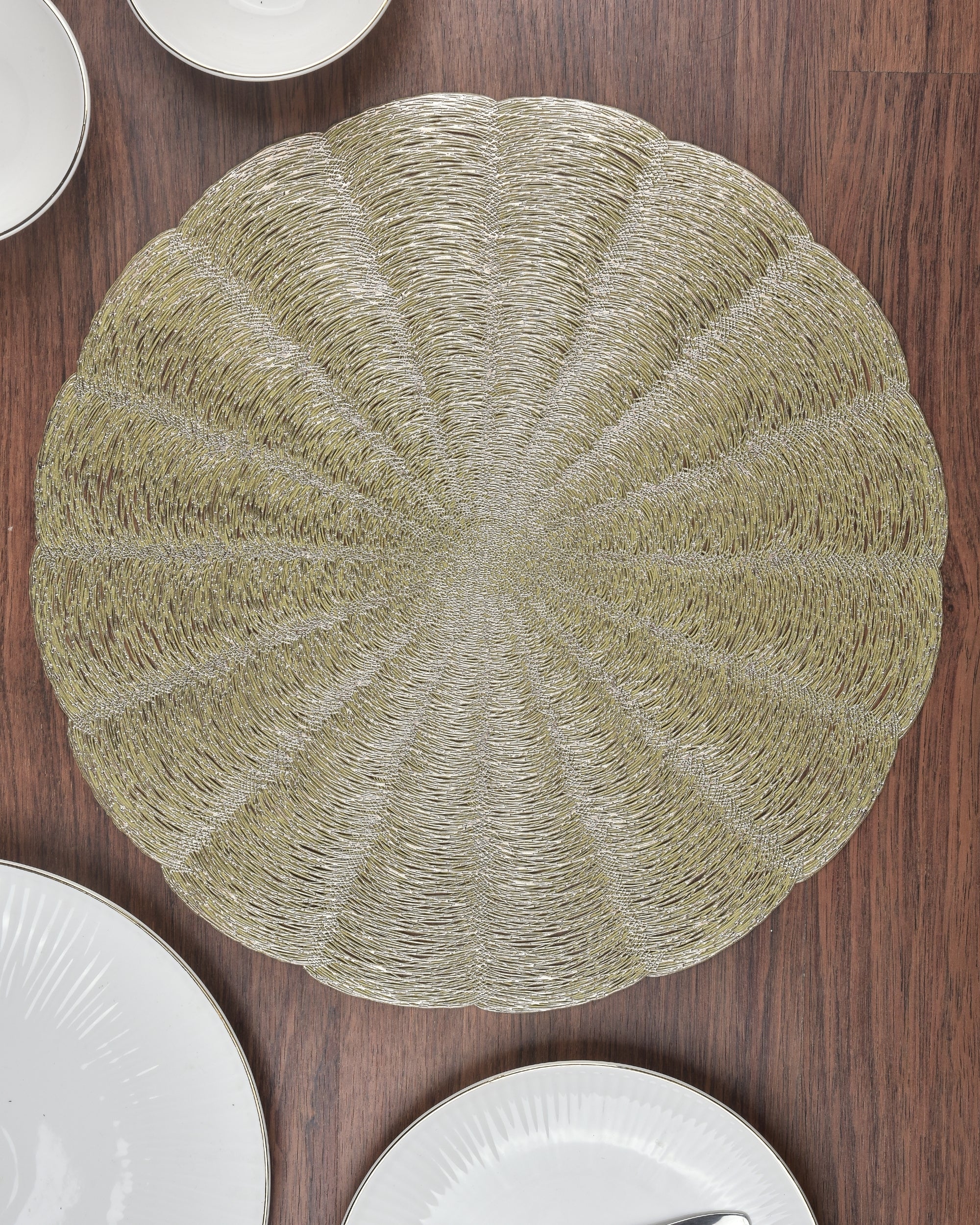 Premsons® Floral Round Table Mat – Scalloped Metallic Placemat | Washable, Wipeable, Non-Slip & Heat-Resistant | Decorative Table Mat for Dining, Kitchen, Wedding & Party Décor – Gold Silver Blend