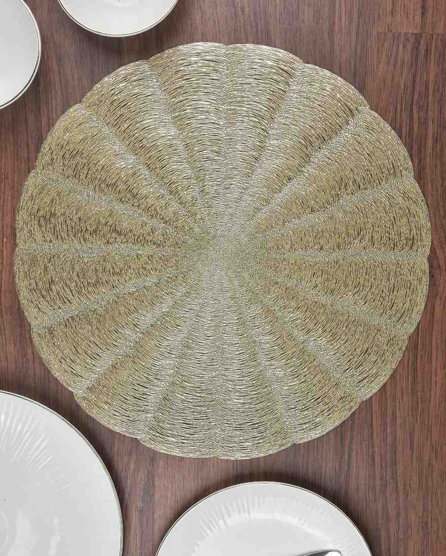 Premsons® Floral Round Table Mat – Scalloped Metallic Placemat | Washable, Wipeable, Non-Slip & Heat-Resistant | Decorative Table Mat for Dining, Kitchen, Wedding & Party Décor – Gold Silver Blend