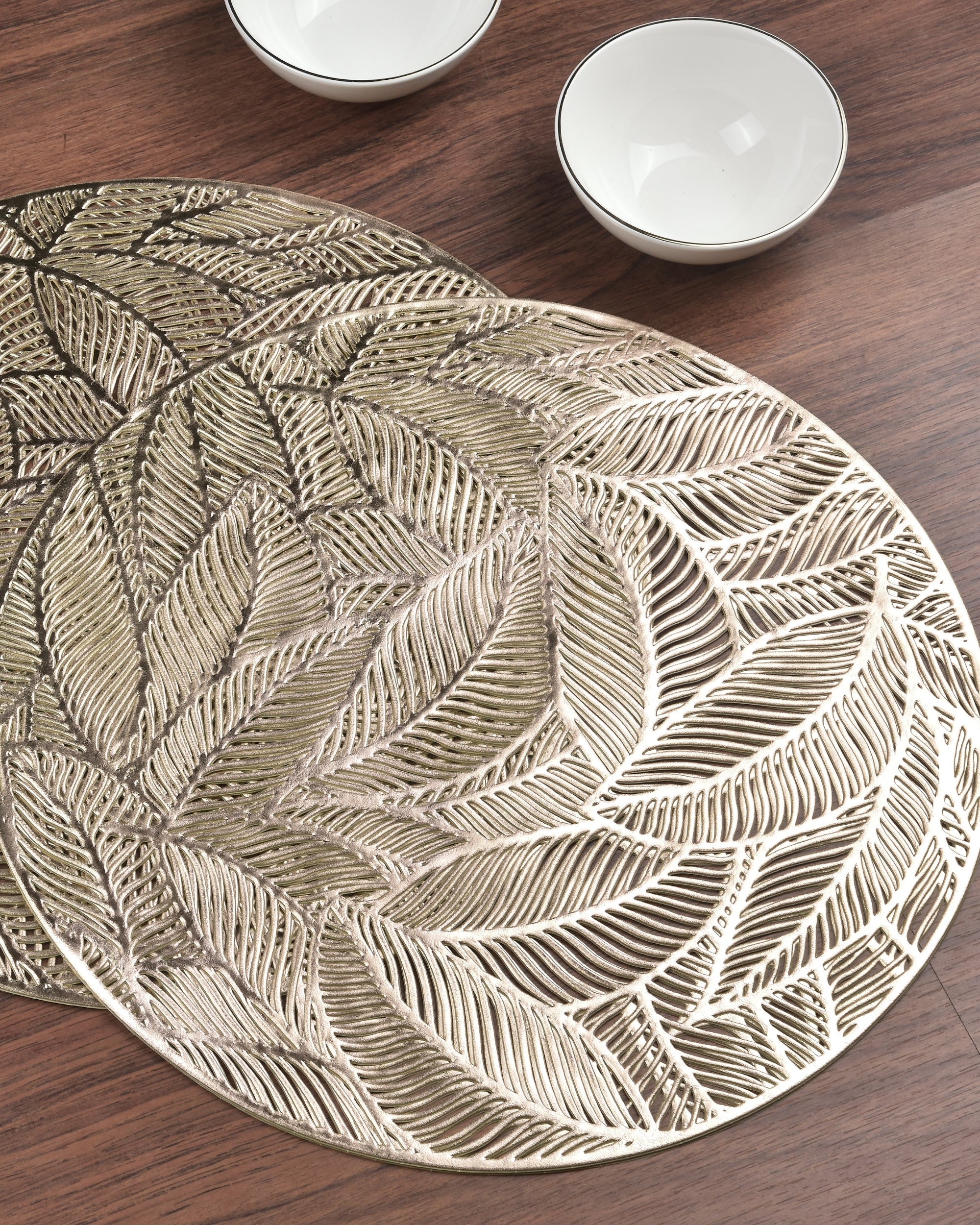 Premsons® Round Table Mat – Elegant Metallic Leaf Placemat | Washable, Wipeable, Non-Slip & Heat-Resistant | Dining Table Mat for Kitchen, Wedding & Party Décor – Gold