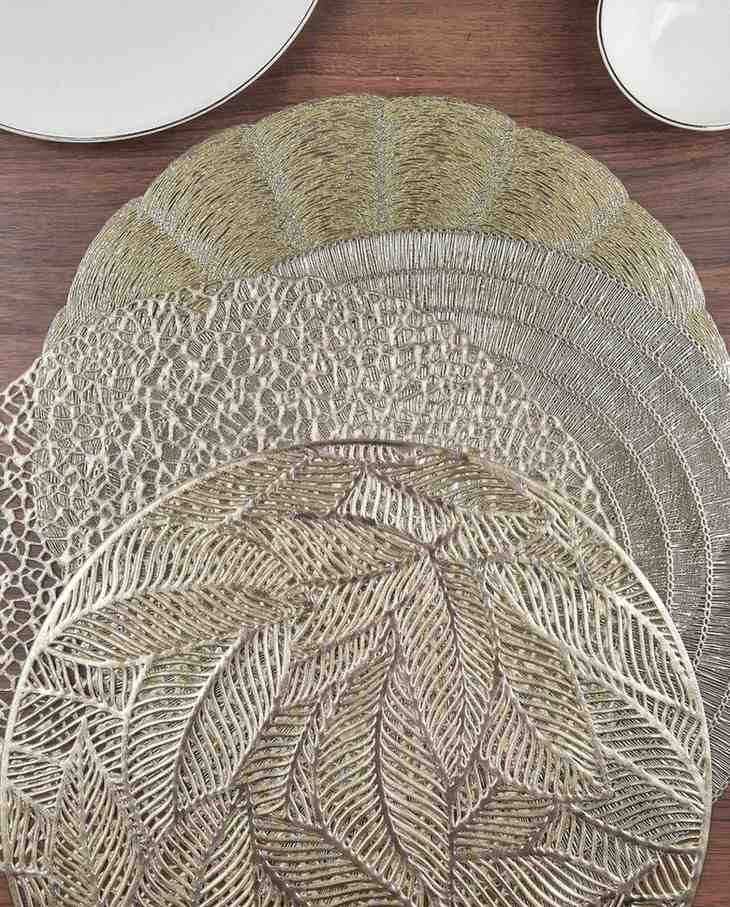 Premsons® Floral Round Table Mat – Scalloped Metallic Placemat | Washable, Wipeable, Non-Slip & Heat-Resistant | Decorative Table Mat for Dining, Kitchen, Wedding & Party Décor – Gold Silver Blend