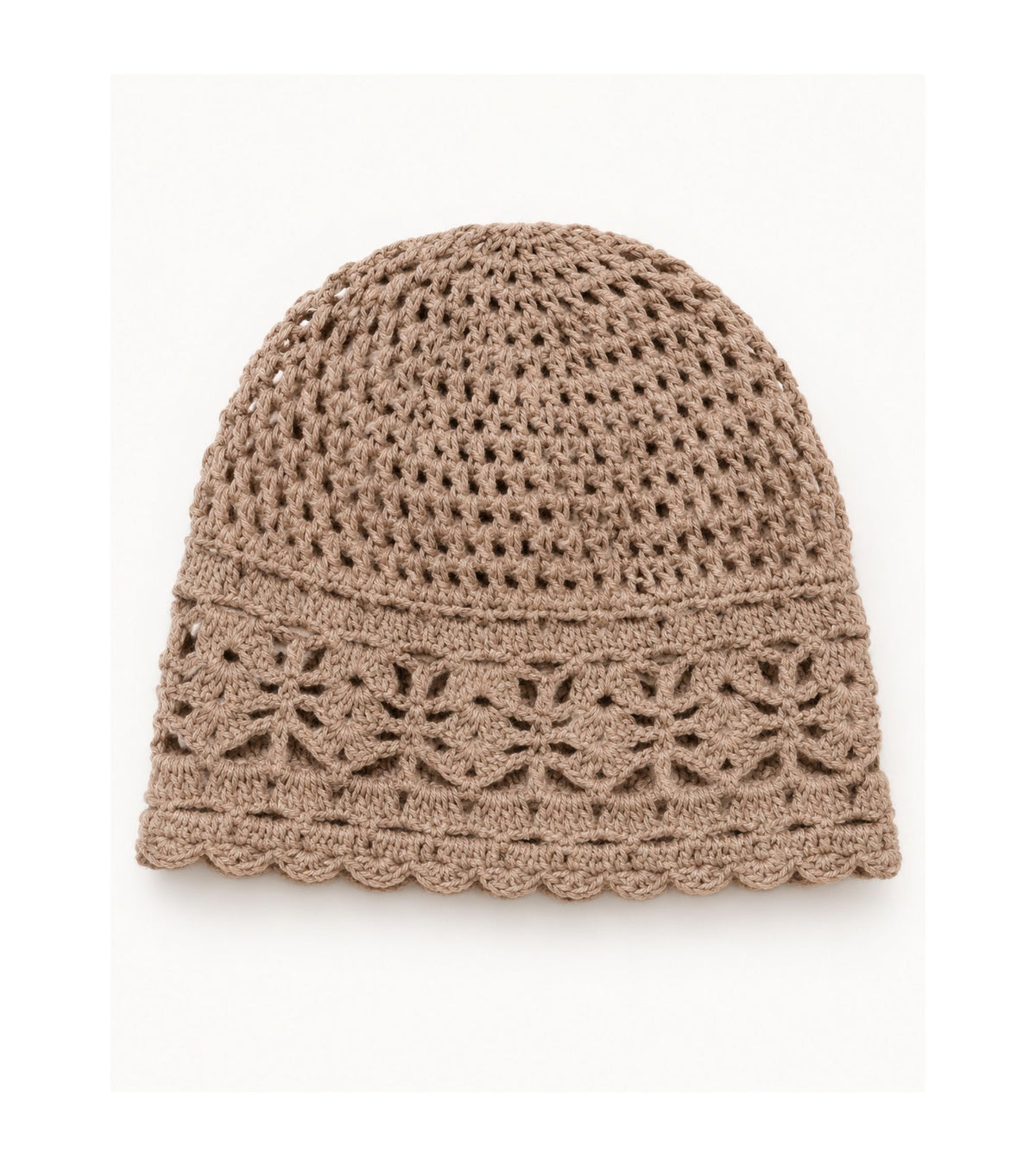 Beige crochet cap with openwork pattern and decorative scalloped band