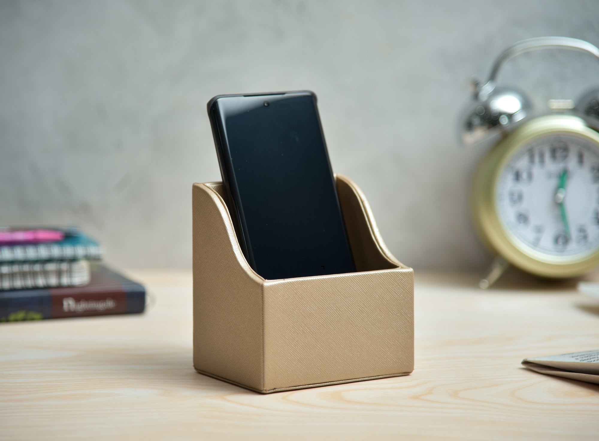 Premsons® Metallic Mobile Stand – Classic Finish Card Holder – Premium Desk Organizer with Single Compartment for Phone & Cards – Gold