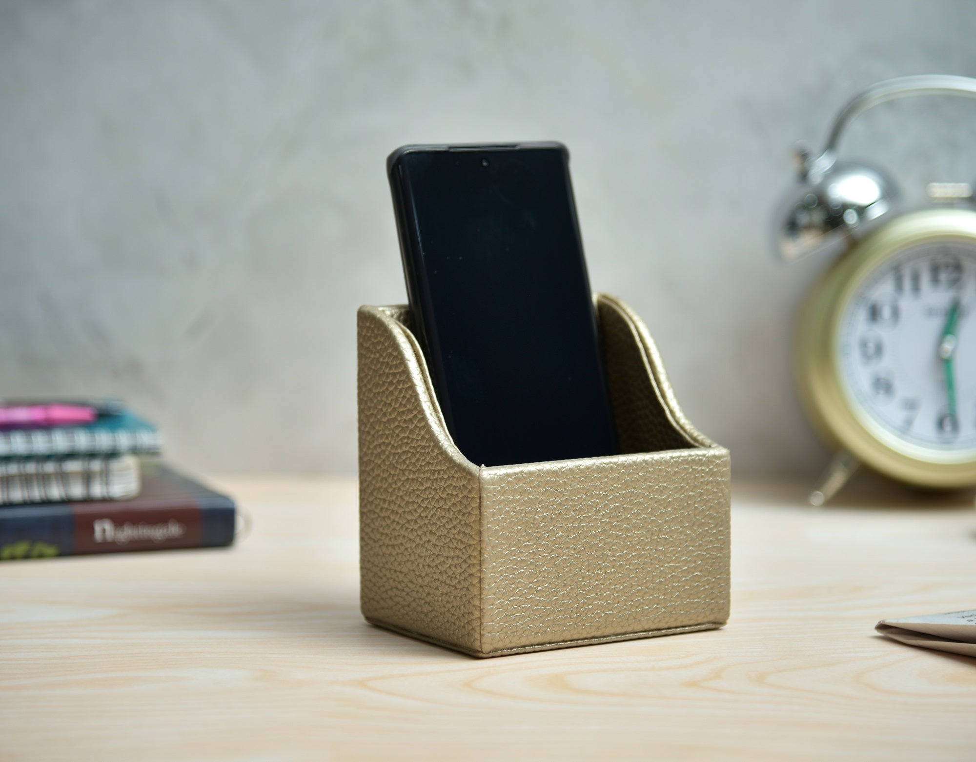Premsons® Metallic Mobile Stand – Luxe Dotted Texture Card Holder – Elegant Single Compartment Desk Organizer for Phone & Cards – Gold