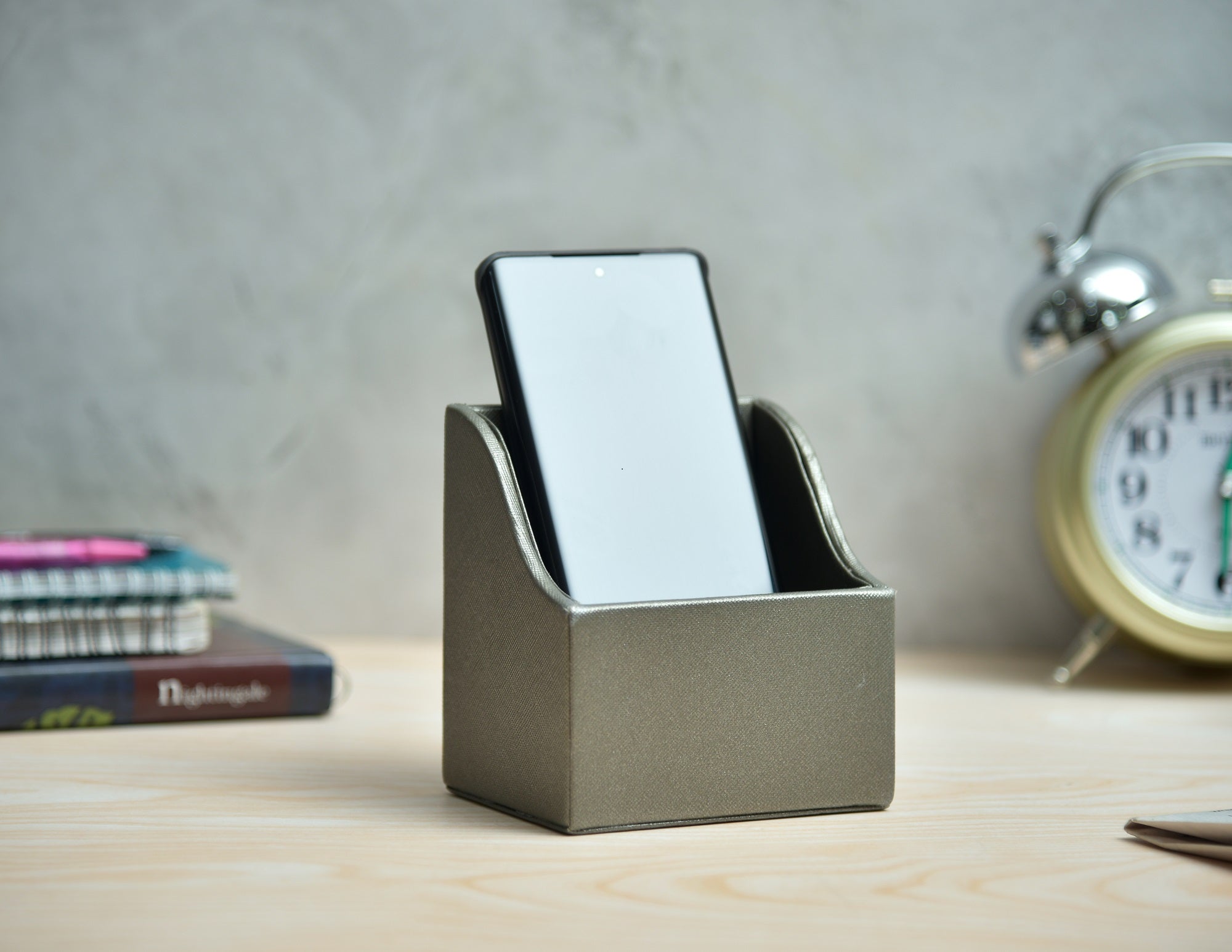 Premsons® Metallic Mobile Stand – Classic Finish Card Holder – Premium Desk Organizer with Single Compartment for Phone & Cards – Silver
