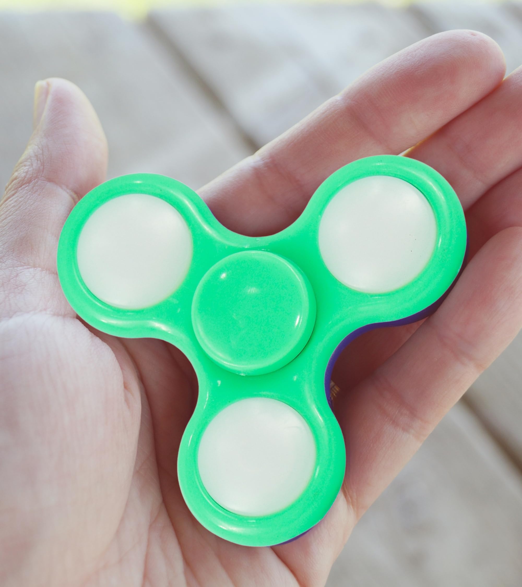 Premsons® Hand Spinner Desk Toy - High Speed Smooth Finger Spin Sensory Fidget Stress Relief Game Play for Kids & Adults - Birthday Party Gift - Plastic - Green with White Bearing