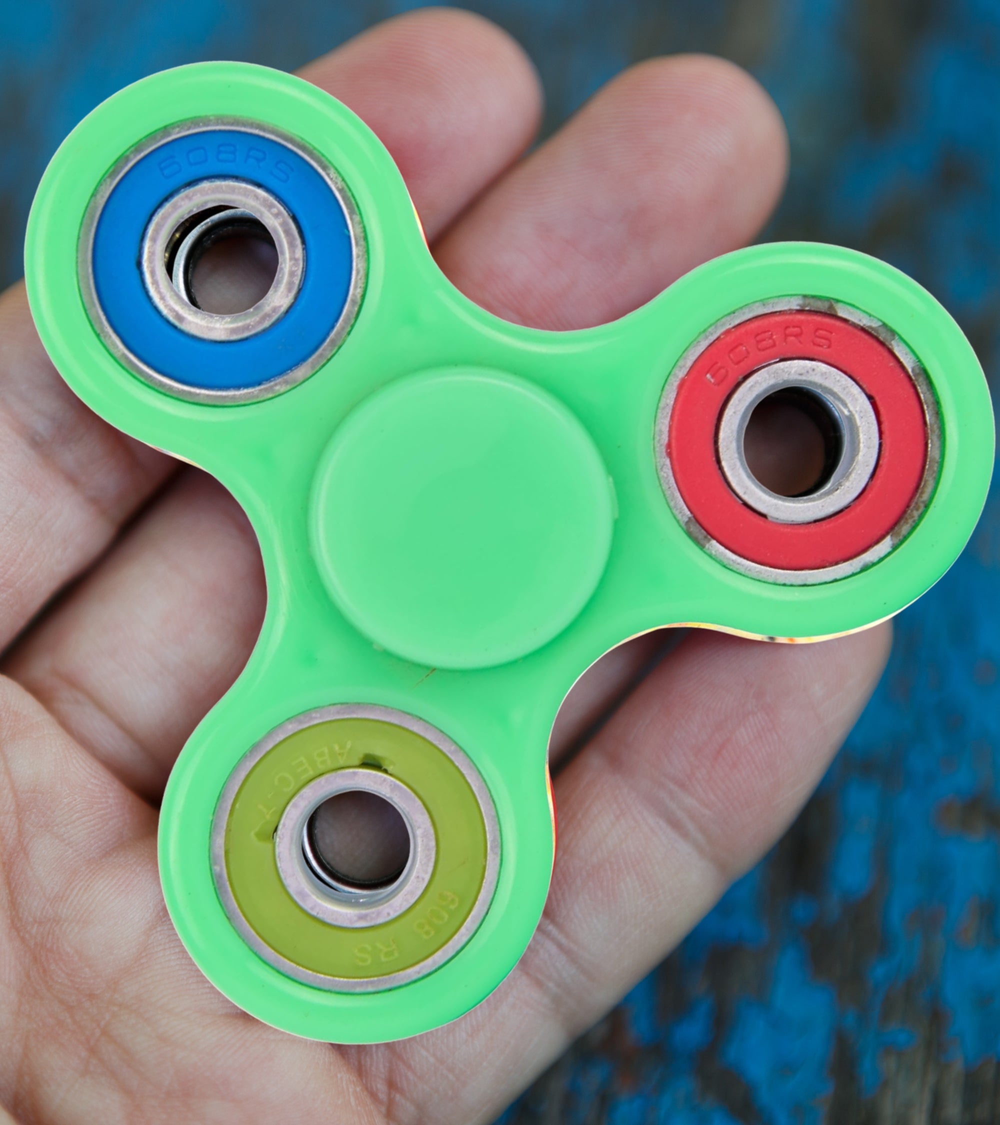 Premsons® Hand Spinner Desk Toy - High Speed Smooth Finger Spin Sensory Fidget Stress Relief Game Play for Kids & Adults - Birthday Party Gift - Four Bearing - Green+ BGR Multicolour Bearing