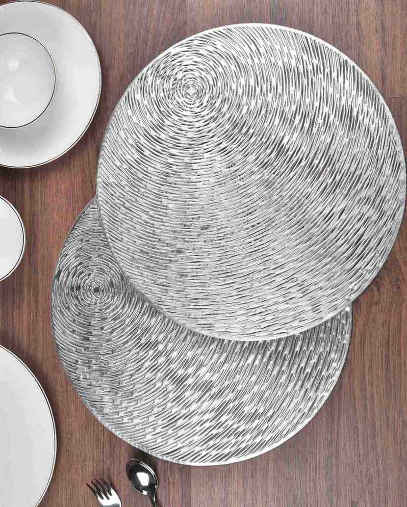 Premsons® Round Table Mat – Elegant Swirl Metallic Placemat | Washable, Wipeable, Non-Slip & Heat-Resistant | Stylish Table Mat for Dining, Kitchen, Wedding & Party Décor – Silver