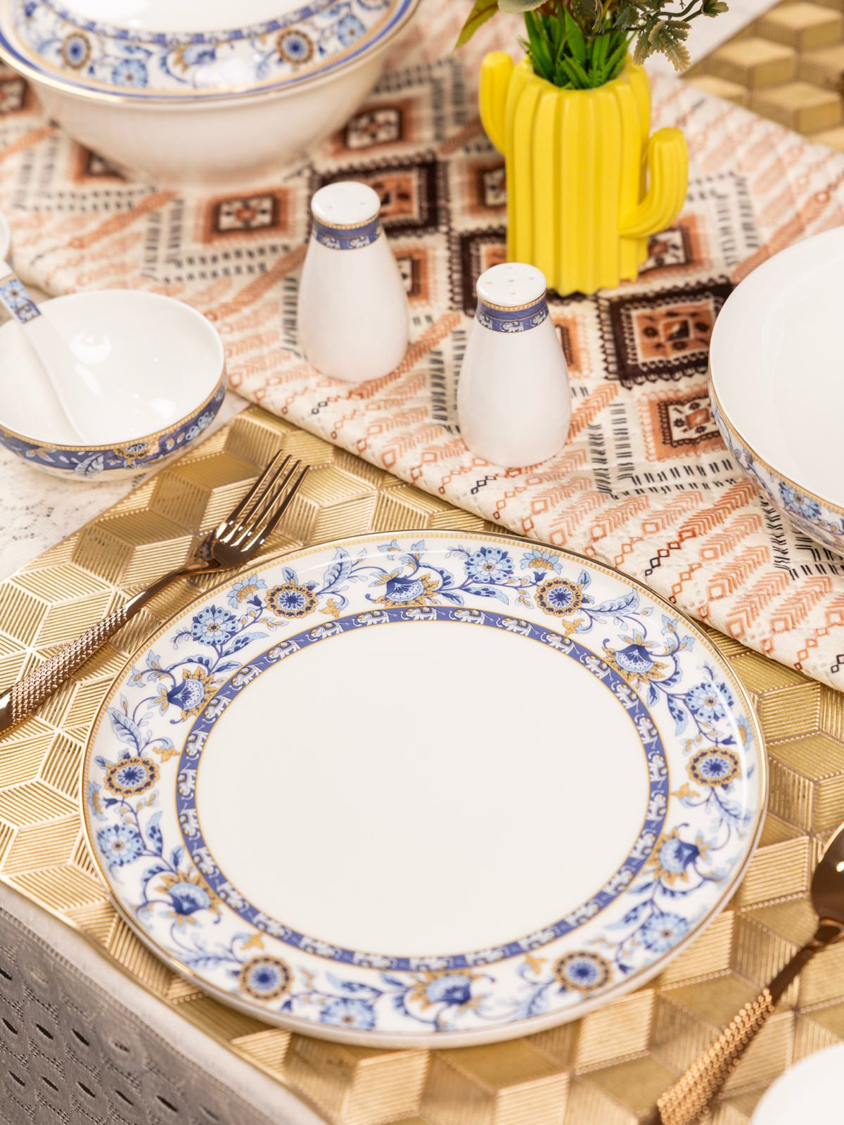 Premsons® Blue and White Floral Breakfast Plate Set with 1 Large Plate and 6 Small Plates