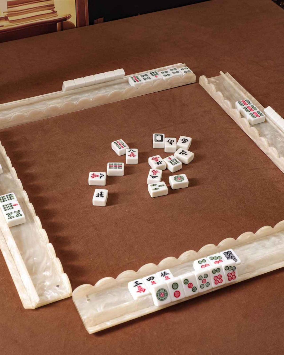 Pearl acrylic mahjong rack set of 4 with scalloped sides, tiles on board