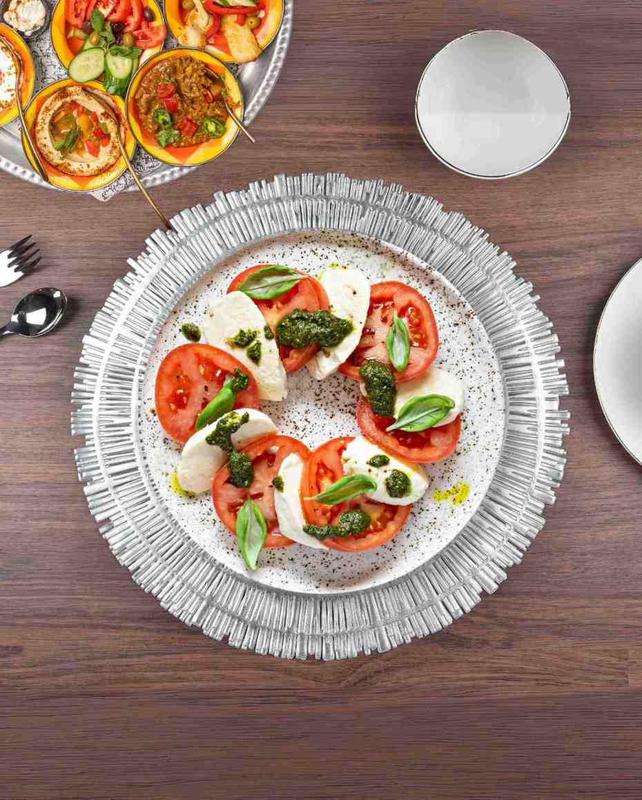 Premsons® Round Table Mat – Elegant Woven Metallic Placemat | Washable, Wipeable, Non-Slip & Heat-Resistant | Stylish Table Mat for Dining, Kitchen, Wedding & Party Décor – Silver
