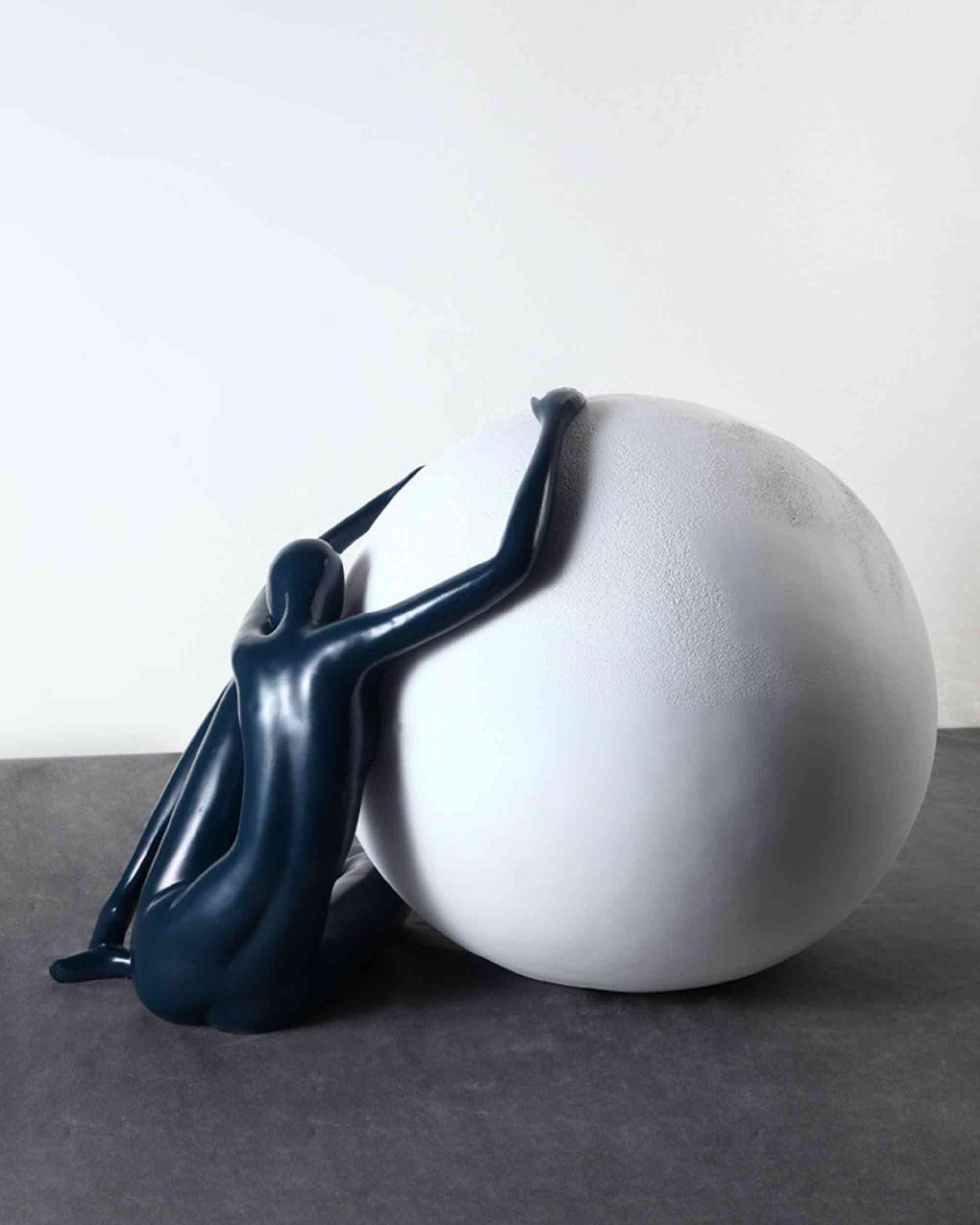 Premsons® Atlas Push Abstract Sculpture – Resin Art Figurine – Navy & White