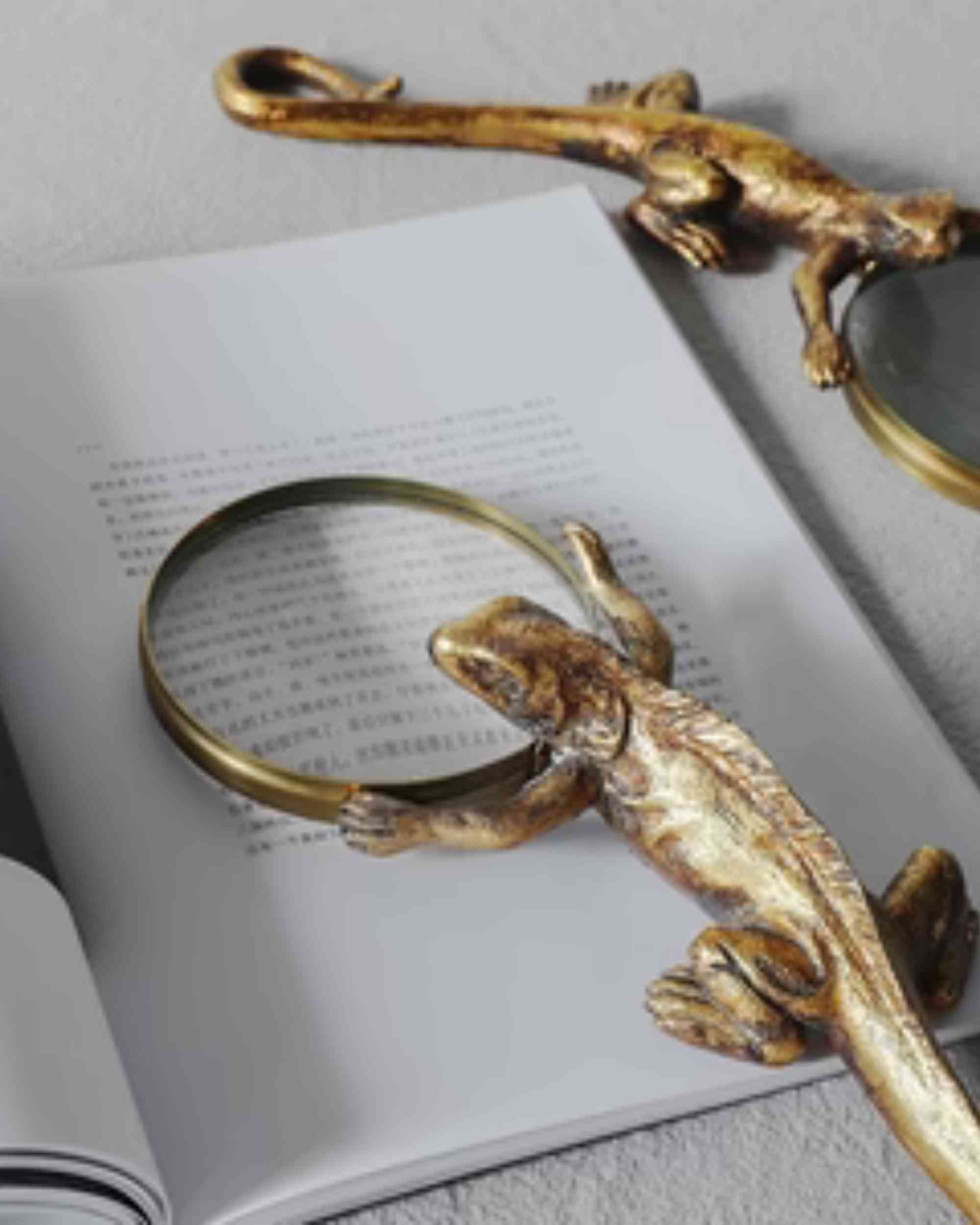 Premsons® Curio Lizard Magnifier Tray Showpiece – Metal Decorative Accent – Gold