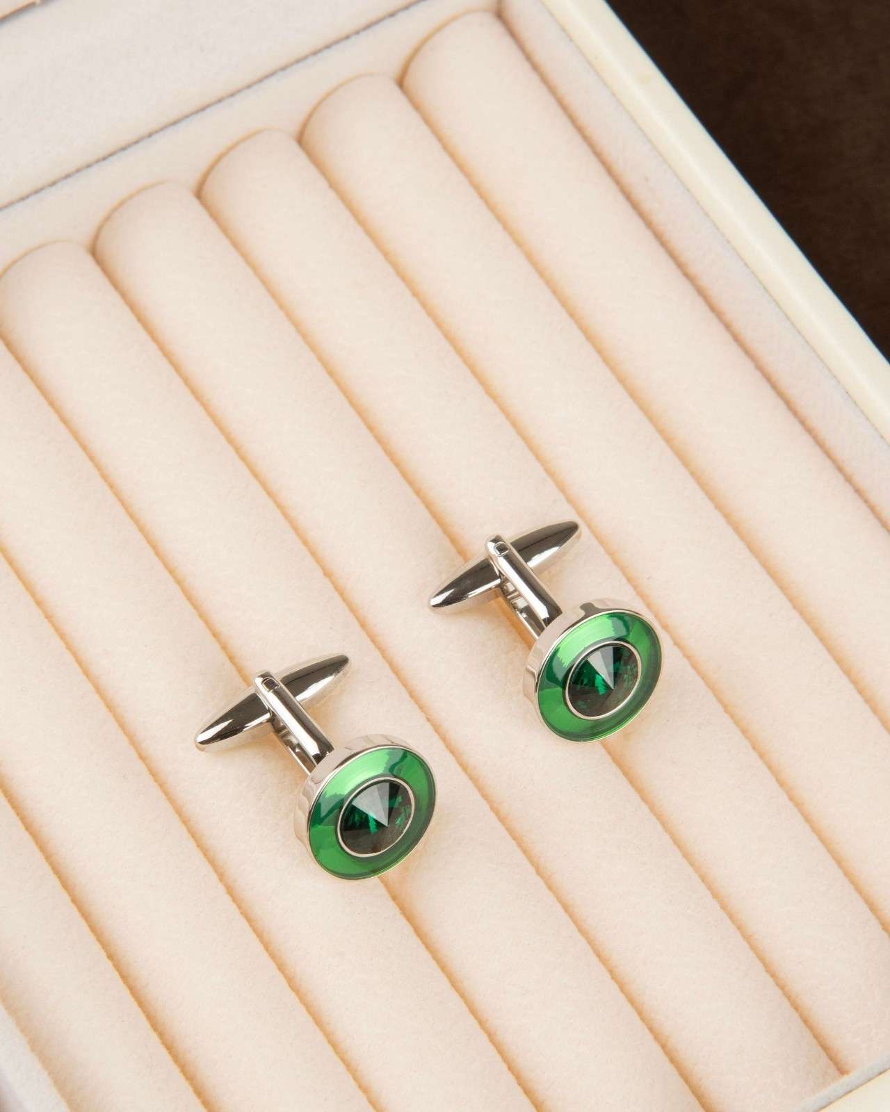 Premsons® Men’s Round Statement Cufflinks with Emerald Look Centre Stone, Bold Fashion Accessories for Party & Occasion Wear – Green
