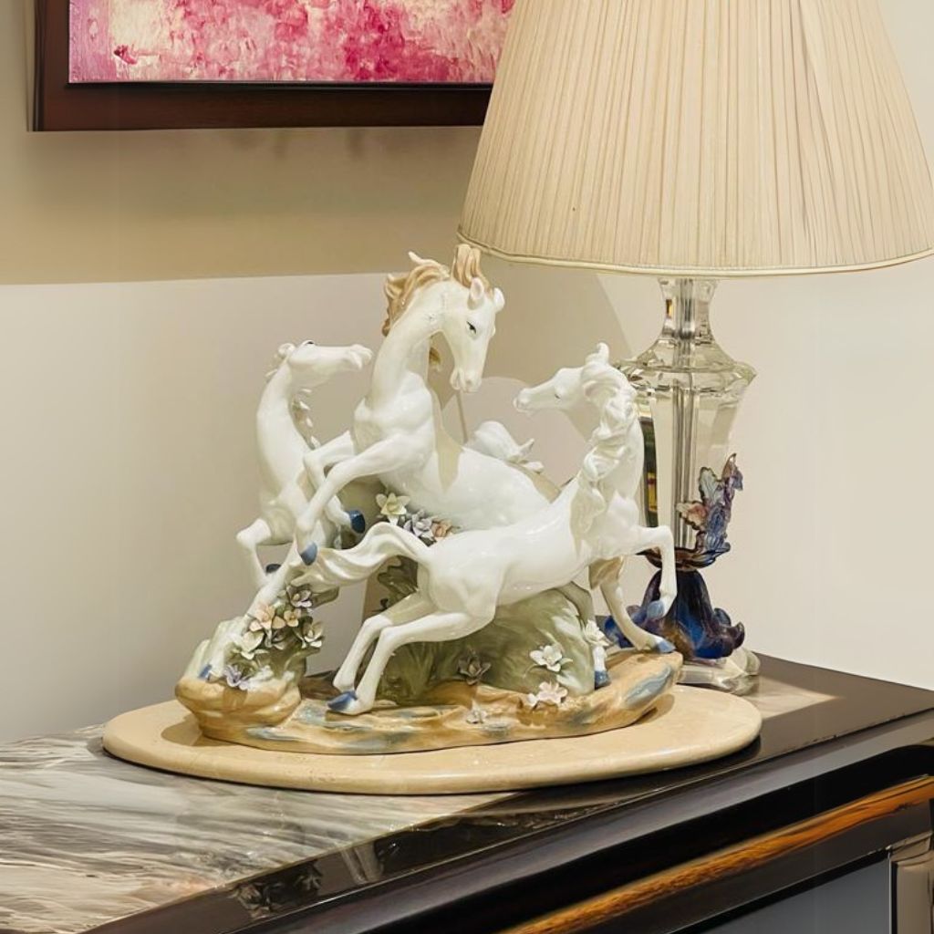 Statues & Figurines